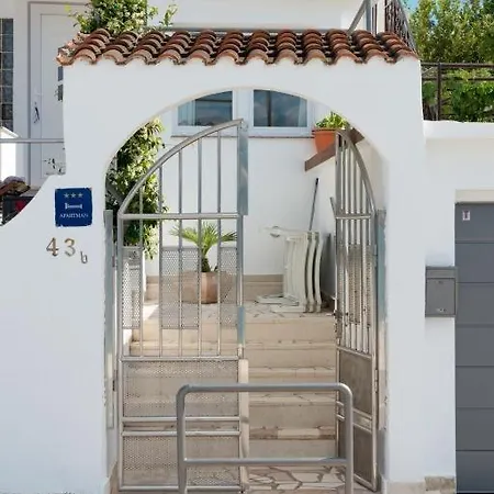 In Arbanija With Sea View, Terrace, Air Conditioning, Wifi 5138-2 Apartman