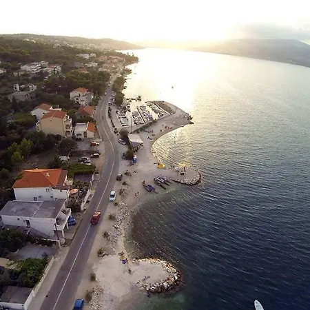 In Arbanija With Sea View, Terrace, Air Conditioning, Wifi 5138-2 * Трогир