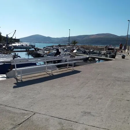 In Arbanija With Sea View, Terrace, Air Conditioning, Wifi 5138-2 * Трогир