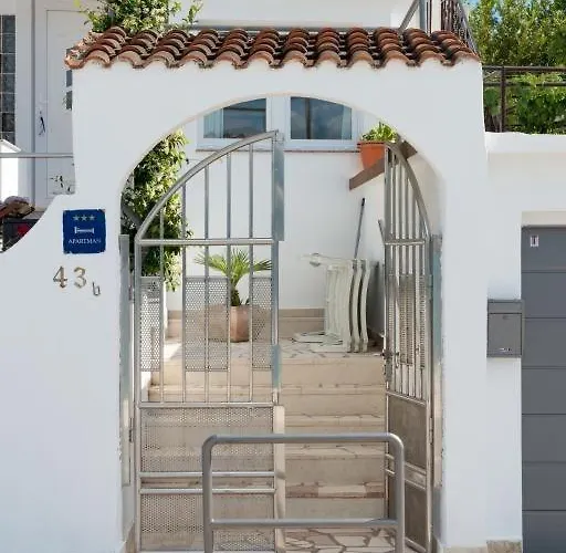 In Arbanija With Sea View, Terrace, Air Conditioning, Wifi 5138-2 Апартаменты