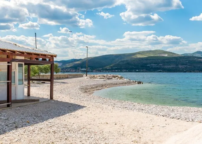 In Arbanija With Sea View, Terrace, Air Conditioning, Wifi 5138-2 * Трогир