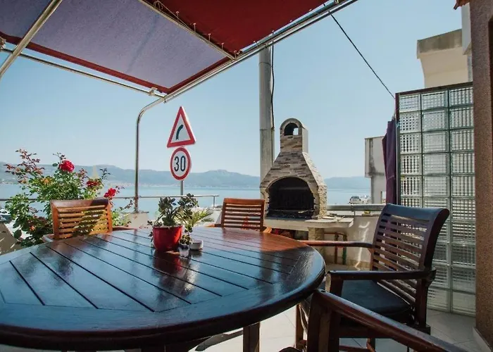 In Arbanija With Sea View, Terrace, Air Conditioning, Wifi 5138-2 * Трогир