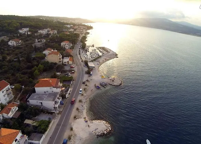 In Arbanija With Sea View, Terrace, Air Conditioning, Wifi 5138-2 * Трогир