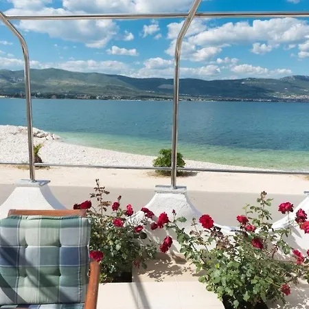 In Arbanija With Sea View, Terrace, Air Conditioning, Wifi 5138-2 Lägenhet