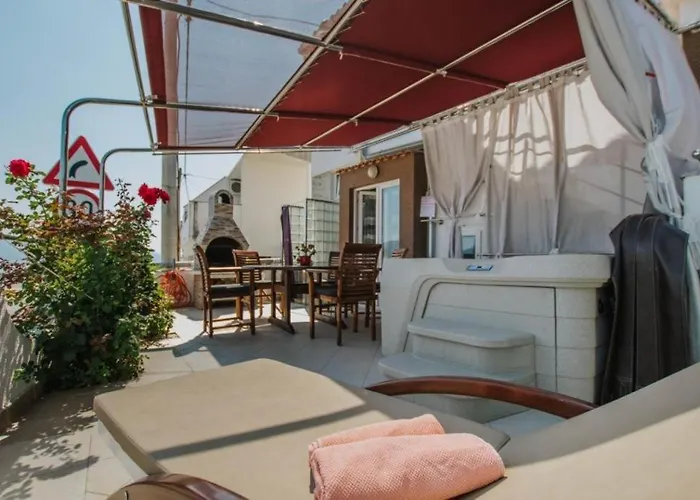 In Arbanija With Sea View, Terrace, Air Conditioning, Wifi 5138-2 Appartement *