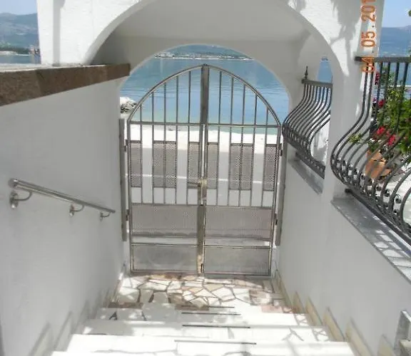 In Arbanija With Sea View, Terrace, Air Conditioning, Wifi 5138-2 Appartement