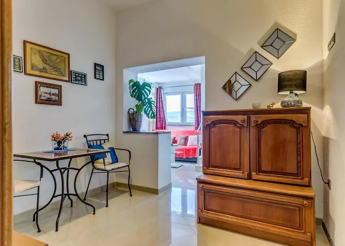 In Arbanija With Sea View, Terrace, Air Conditioning, Wifi 5138-2 Appartement