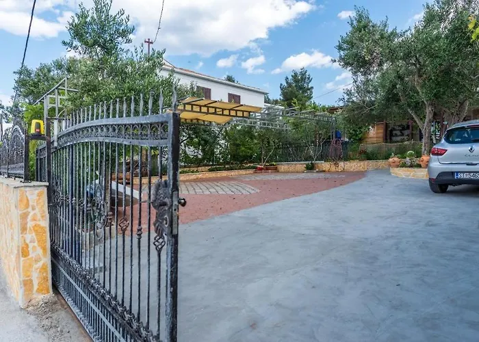 In Arbanija With Sea View, Terrace, Air Conditioning, Wifi 5138-2 Appartement Trogir