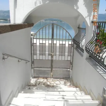 In Arbanija With Sea View, Terrace, Air Conditioning, Wifi 5138-2 아파트