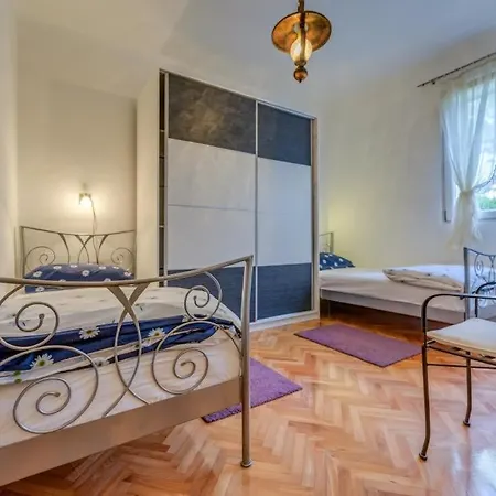 아파트 In Arbanija With Sea View, Terrace, Air Conditioning, Wifi 5138-2 트로기르
